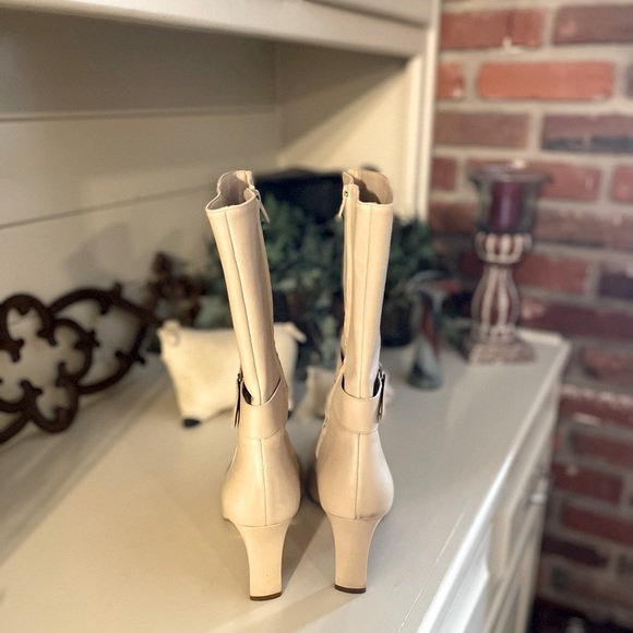 Gianni Bini Cream Leather Heeled Fashion Boots Buckle Strap Size 9.5 Side Zip - Picture 2 of 10